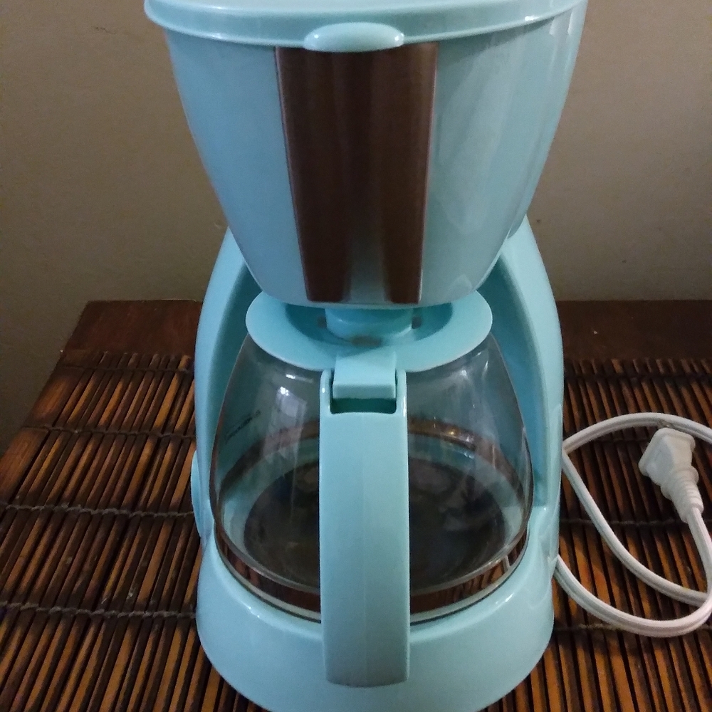 "BRENTWOOD" FOUR-CUP..BLUE COFFEE MAKER..SZ.10"W X 8"T